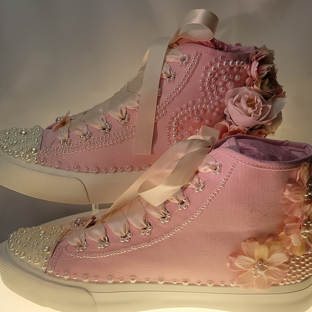 Pink High-Top Sneakers with Floral Accents - Picture 3 of 7